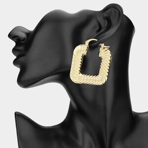 SOLD OUT!! 

Elegant Gold Hoop Earrings